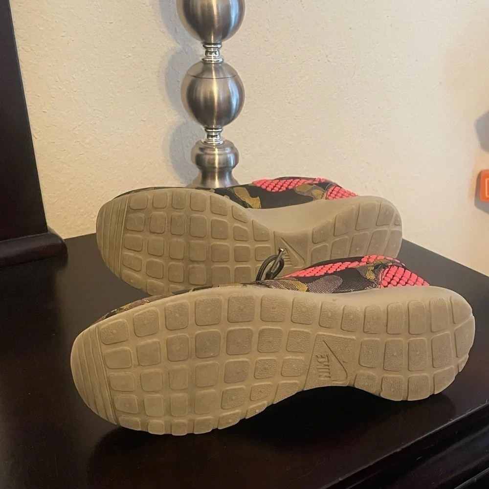 Nike Women's Roshe One Premium Plus Camo Sneakers Size 7.5 Green - Picture 6 of 7
